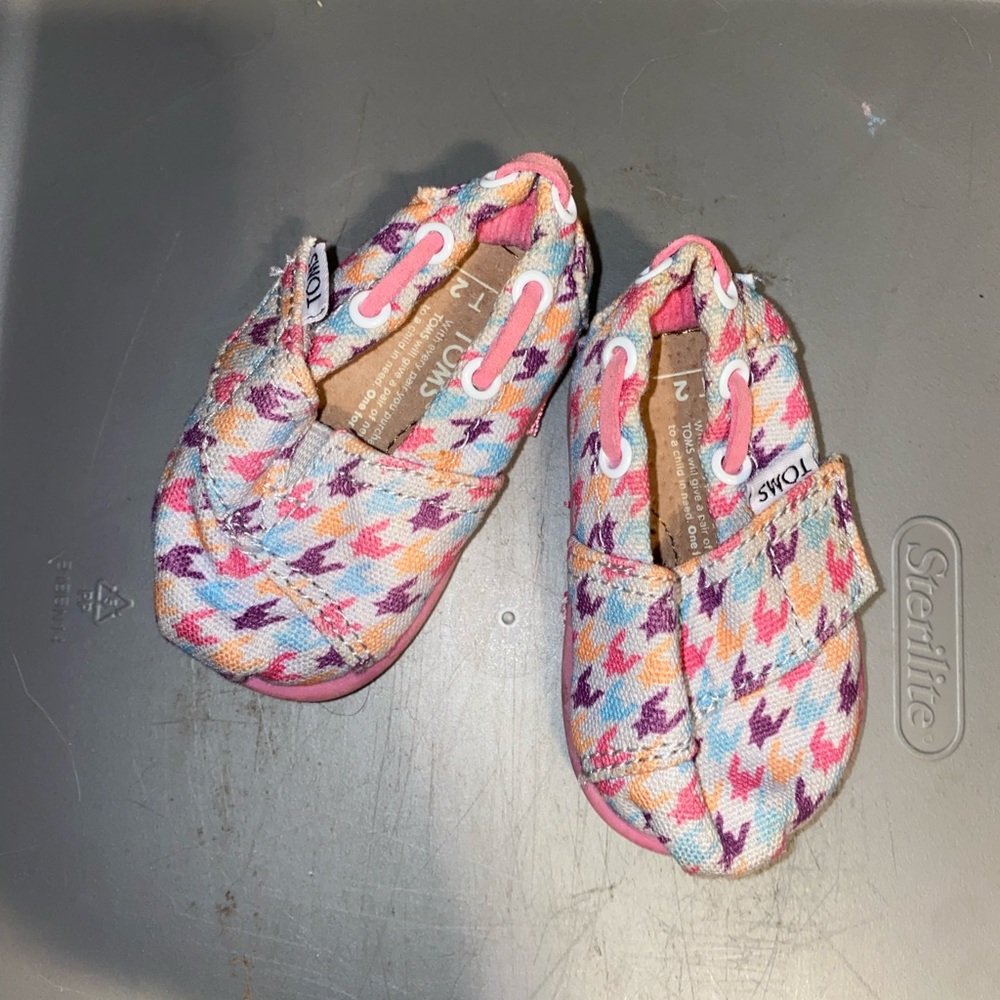 Baby girl toms shoes  size T2